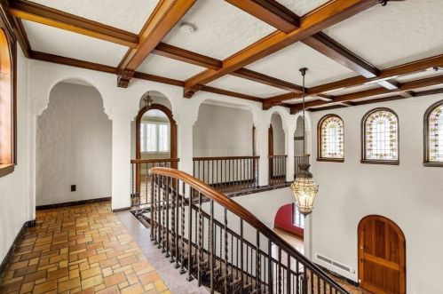 4 Kensington Rd, Worcester MA 01602-1814 exterior