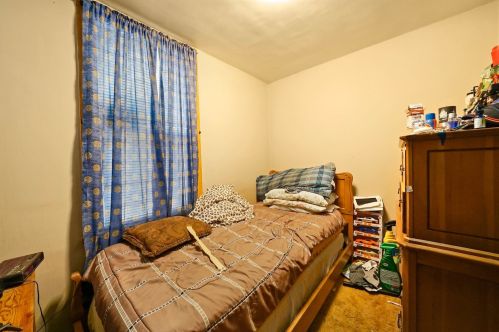 8417 Brandon Ave, Chicago IL 60617-4457 exterior