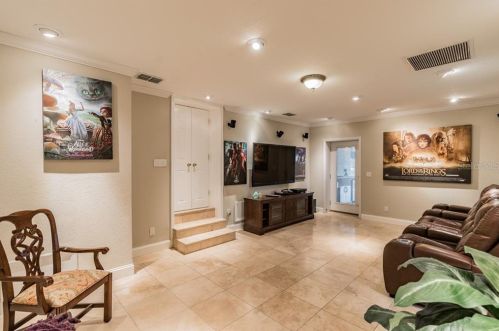 456 Davis Blvd, Tampa FL 33606-3818 exterior