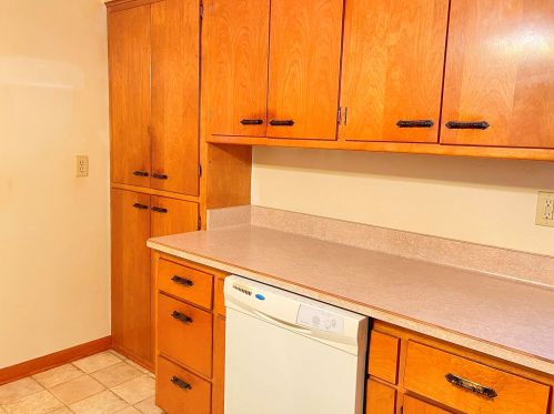 7100 Verona Ct, Milwaukee WI 53219-3932 exterior