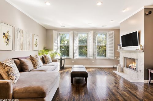 638 Oak St, Chicago IL  60610-7298 exterior