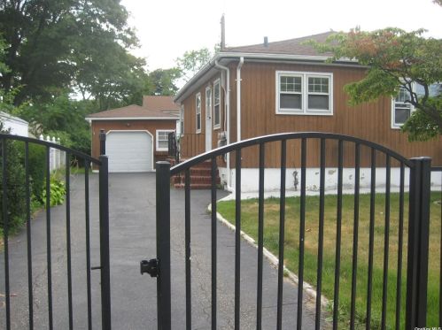 912 5th St, Babylon NY  11704-4508 exterior