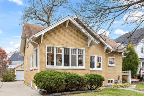 608 Hawthorne Ave, Elmhurst, IL 60126-4241