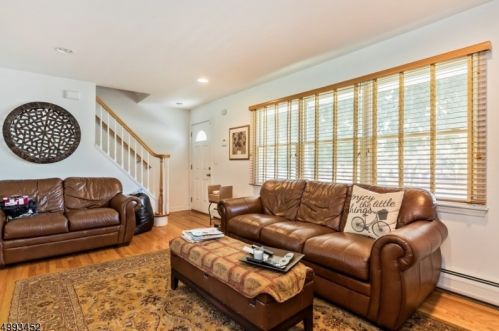 326 Ramapo Valley Rd, Oakland NJ  07436-1816 exterior