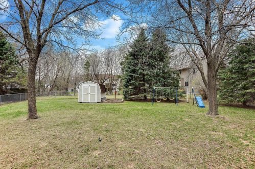 8221 Cleadis Ave, South Saint Paul MN 55076-3321 exterior