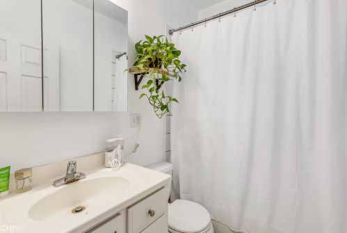 3104 Walton St, Chicago IL 60651-3331 exterior