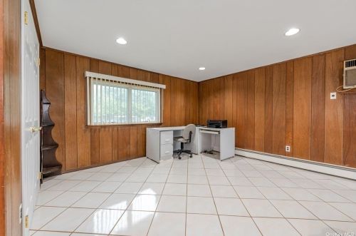 13 Dawson Dr, Valley Stream NY 11581-2939 exterior