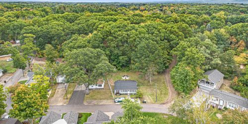 1480 Manitou Ln, Middlevle MI 49333-8305 exterior