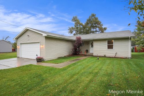202 Bricker St, Belding, MI 48809-2451