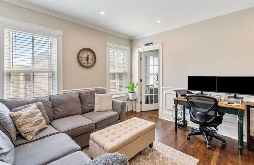 176 Bowen St, Boston, MA