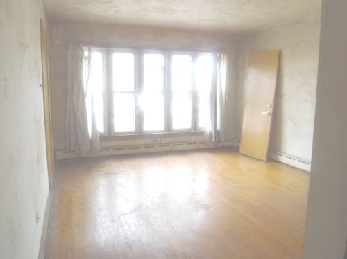 4405 Marquette Rd, Chicago, IL 60629-5625