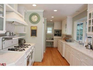 2933 Ledgewood Dr, Los Angeles CA  90068-1957 exterior