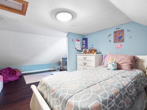 4 Lewis St, Woonsocket RI 02895-1905 exterior