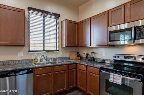 150 Castlefield Cir, Tucson AZ  85704-5783 exterior