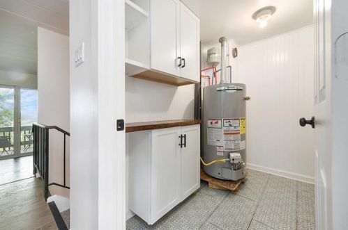 2034 Swallow Hill Rd, Pittsburgh PA 15220-1646 exterior