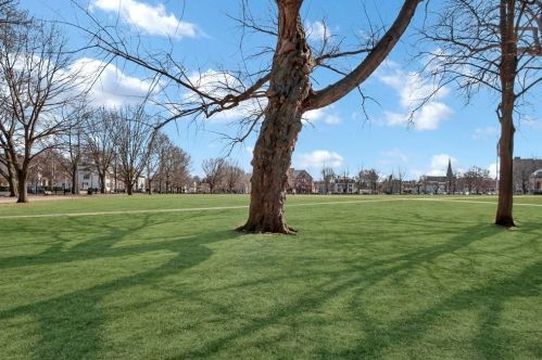 39 Washington Sq, Salem MA 01970-4056 exterior