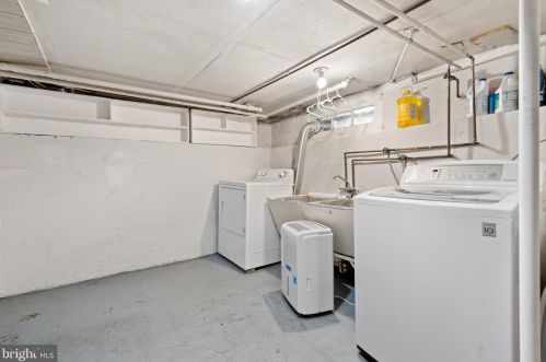 16 Masonic View Ave, Alexandria VA  22301-2204 exterior