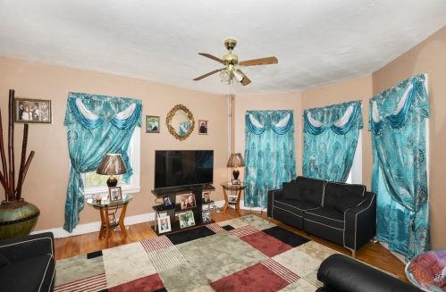 63 Whipple St, Worcester, MA 01607-1338