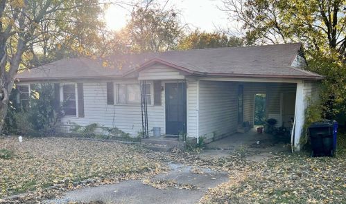 919 Ray Dr, Denison, TX 75020-1433