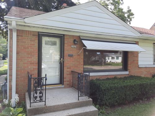 3925 79th St, Milwaukee, WI 53222-2915