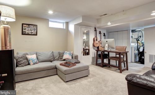 5947 Monticello Rd, Alexandria VA 22303-2218 exterior