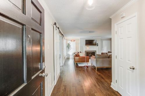 1000 Camden Ct, Atlanta, GA 30327-4276