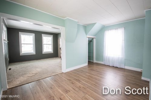 816 Spring St, Sylvan Beach MI 49461-1071 exterior