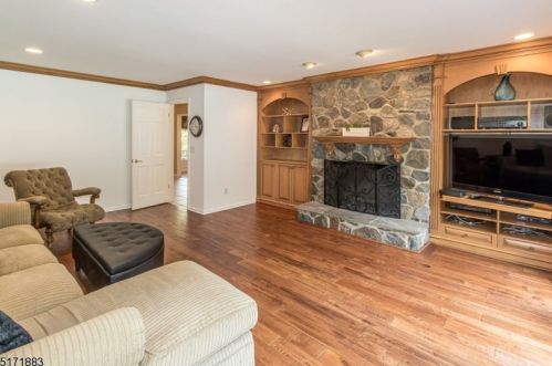 10 Marion Ln, Scotch Plains NJ 07076-2925 exterior