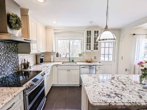 12 Kenswick Ln, Huntington Station NY 11746-2805 exterior