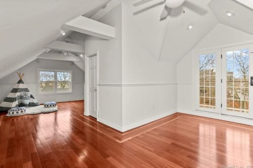 80 Indian Harbor Dr, Greenwich CT 06830-7148 exterior