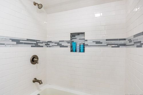 42 Clayton St, Milford CT 06461-2941 exterior