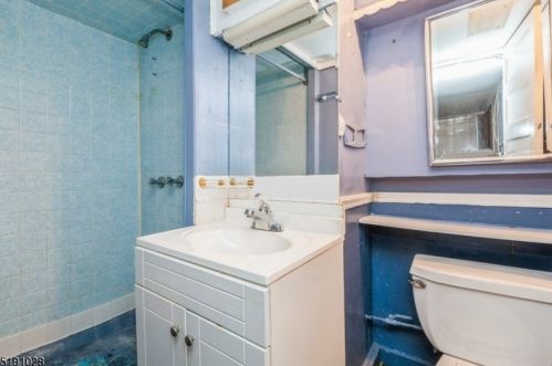 19 Cloverhill Pl, Montclair NJ 07042-4818 exterior