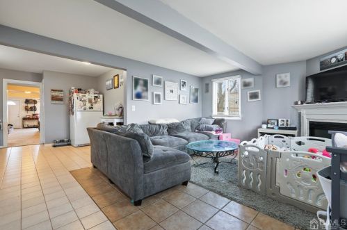 79 Bay Ave, Middletown NJ 07748-5711 exterior