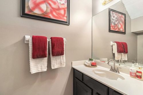 585 Shore Rd, Lithonia GA  30058-5990 exterior