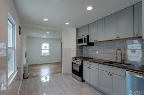 178 Sherry St, Woodbridge, NJ 07095-1720