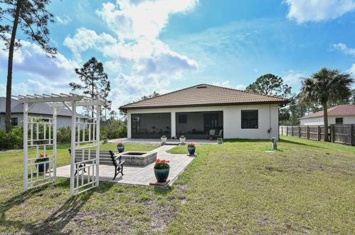 3841 10 Ave, Naples FL 34117-4979 exterior