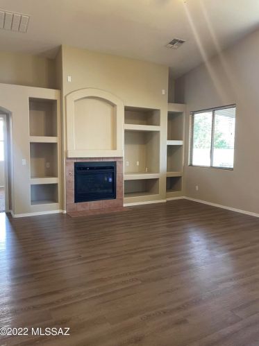 5571 Red Rock Ridge St, Tucson AZ  85742-8121 exterior