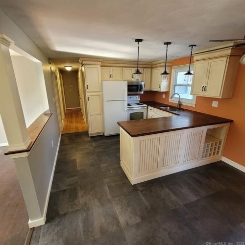 189 Windsorville Rd, Ellington CT  06029-4015 exterior