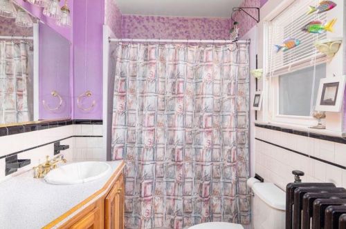 13 Brinley St, Middletown RI 02840-3252 exterior