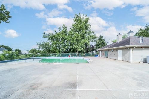 87 Canterbury Ct, Piscataway NJ  08854-6211 exterior