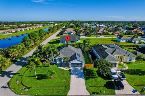 2799 Hamilton Ave, Fort Pierce, FL 34987-2237