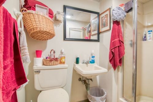 78 Maple St, Springfield MA 01105-1858 exterior