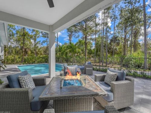 66 25th St, Naples, FL 34117-3230