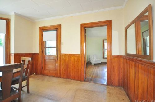 34 Windsor St, Enfield CT 06082-2815 exterior