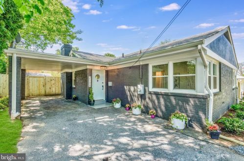 2108 Forest Glen Rd, Silver Spring, MD 20910-1122