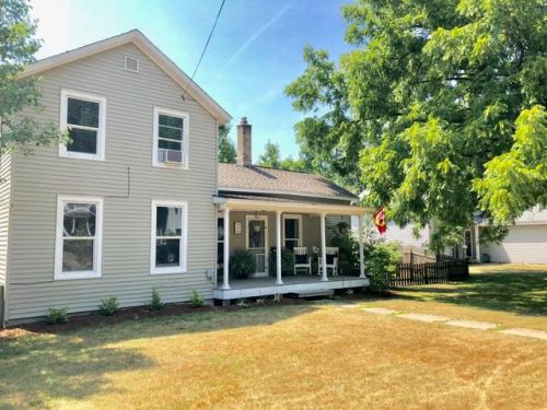 506 Jefferson St, Lowell MI  49331-1119 exterior