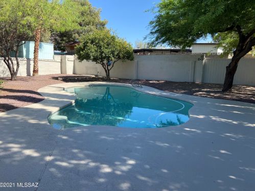 8542 Calle Bolivar, Tucson AZ  85715-5409 exterior