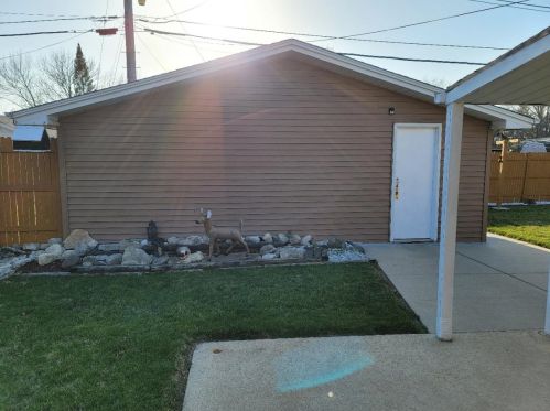 5829 Honey Crk Dr, Milwaukee WI 53221-4017 exterior