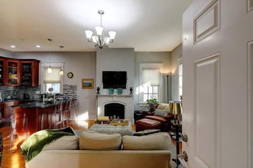 76 Pitman St, Providence, RI 02906-4312