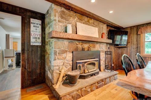 325 Hl Rd, Torrington CT 06790-5834 exterior